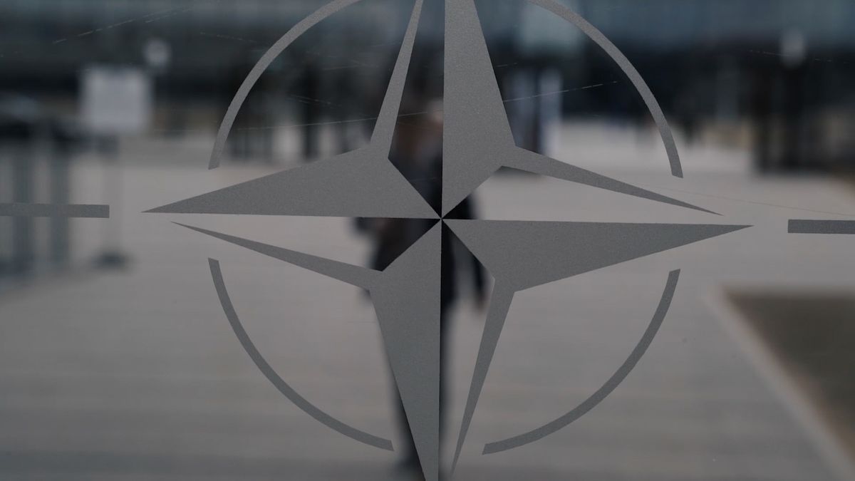 „Nasadili jste nám sem agenty.“ NATO vykázalo osm členů ruské mise. Moskva plánuje odvetu
